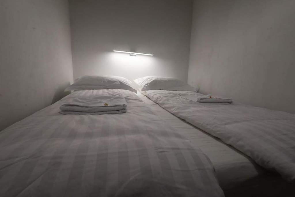 Pest-Port Private Apartment Room-6 Budapest Eksteriør billede